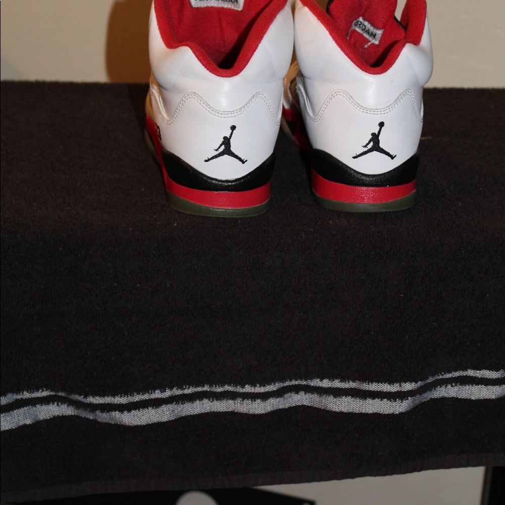 Retro Jordan 5 - Picture 3 of 5